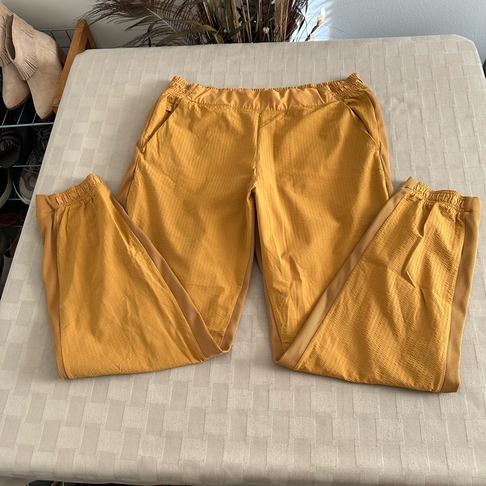 Athleta Textured Brooklyn Jogger Pant in Marigold - Picture 3 of 13